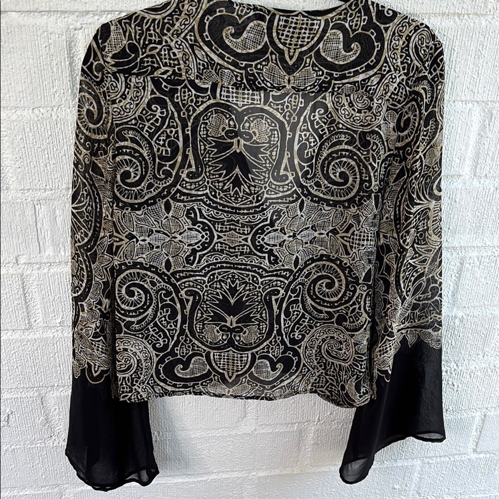 Blue Life Paisley Black and Cream Bell Sleeve Top sz S - Picture 6 of 7